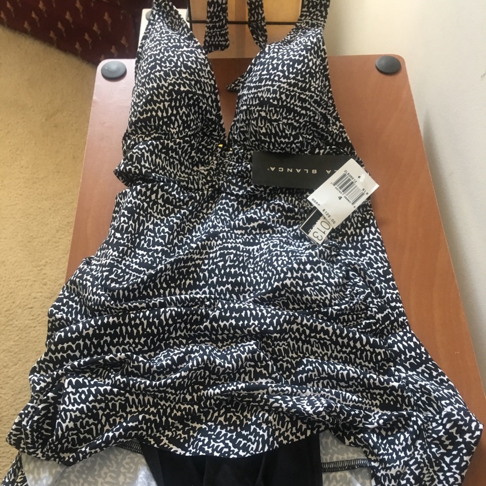 La Blanca Swim suit size 4  Tummy control.